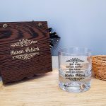 Ahşap Kutuda Söz ve İsim Baskılı Süslü Viski Bardağı