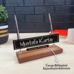 İsme Özel Kalemli Masa İsimliği - Siyah Şerit