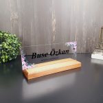 Kişiye Özel Çiçek Desenli Masa İsimliği