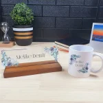 Kişiye Özel Ofis Masa İsimliği Ve Kupa Bardak Hediye Seti -mavi Çiçek Desenli