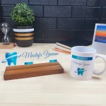 Diş Hekimlerine Özel Ofis Masa İsimliği Ve Kupa Bardak Hediye Seti - Logo Baskılı