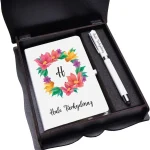 Ahşap Hediye Kutulu Çiçek Desenli İsme Özel Defter + Kalem Hediye Seti